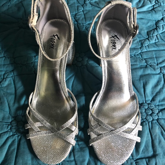 Heels - Picture 3 of 3